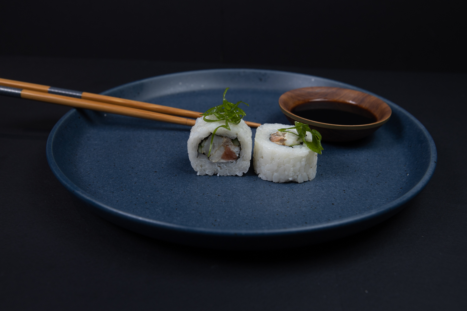 Чем отличаются суши от роллов?  Интервью с основателем суши-бара «Маленькая Япония» - Советом Молтоновым | Vizitka